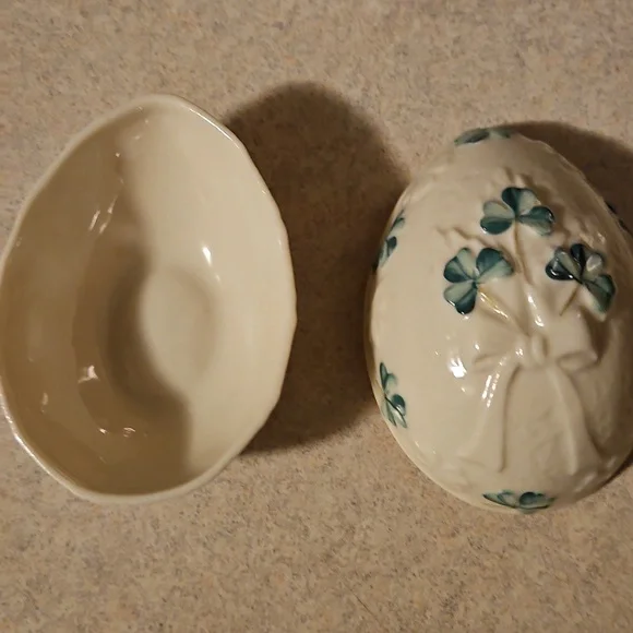 Vtg Belleek Ceramic Egg with Shamrock - Picture 2 of 3